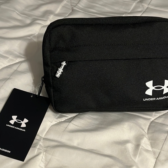 Under Armour Crossbody / Belt Bag Black or Gray - Picture 9 of 13
